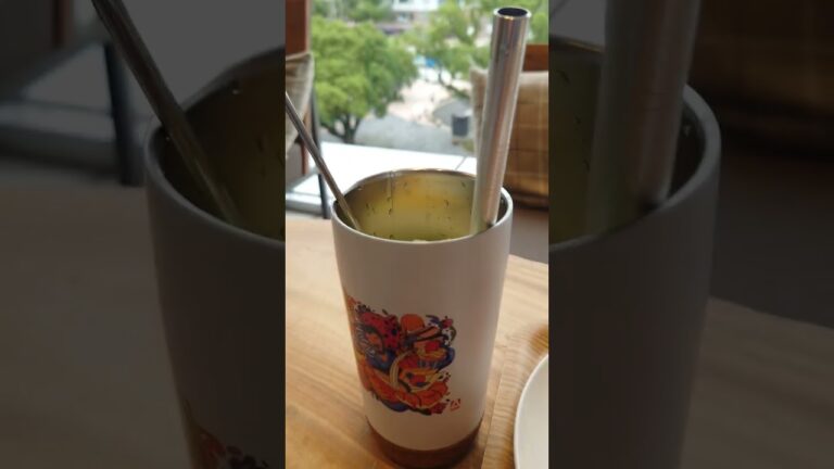 今日のお昼は、いつものシアトルズベストコーヒーで、ツナと茄子のトマトパスタとフルーツクーラ青リンゴです。