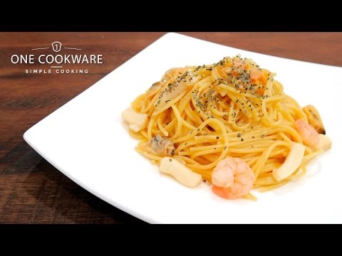 フライパンひとつで 魚介の旨味たっぷりシーフードパスタ｜ONE COOKWAREシリーズ　レシピ　作り方