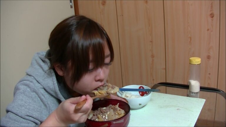 【ご飯が進む】胡麻味噌坦々スープ【お豆腐美味しい】