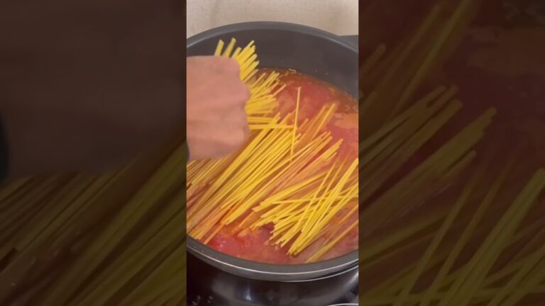 【サバ•トマト缶パスタ】サバ缶とトマト缶を使って、パスタを作りました。#shorts