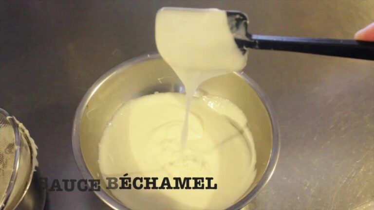 【簡単】なめらか基本のベシャメルソース！（ホワイトソース）　How to make a Bechamel sauce.  (White sauce)