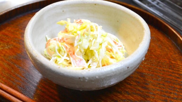 キャベツと蟹蒲鉾のコールスローサラダ　　How to make coleslaw salad with boiled fish paste with crab meat flavor