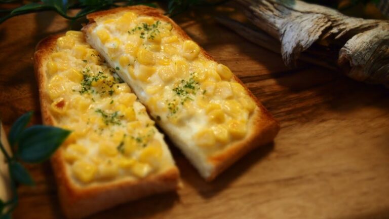 【食パン レシピ】コーンマヨネーズトーストの作り方【簡単 朝食 食パン アレンジ】