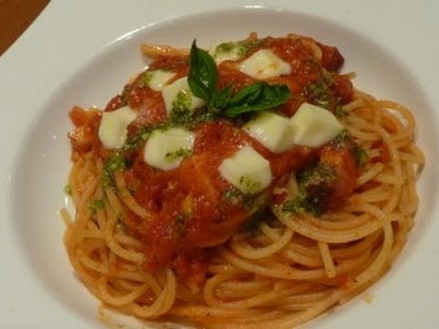 モッツアレラとバジルのトマトソースパスタの作り方レシピ（How to make recipe of pasta with tomato sauce and basil mozzarella）