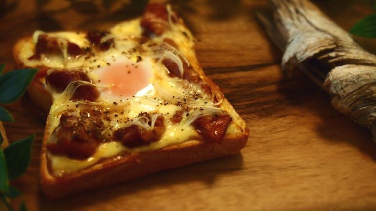 【食パン アレンジ レシピ】焼き鳥缶と卵で作る簡単てりたまトーストの作り方