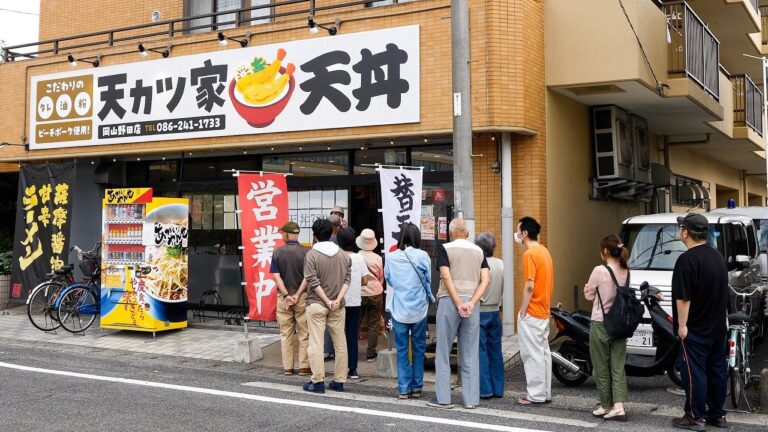 超絶天ぷらラッシュ！開店直後に一瞬で満席になる行列天丼屋丨Japanese Street Food