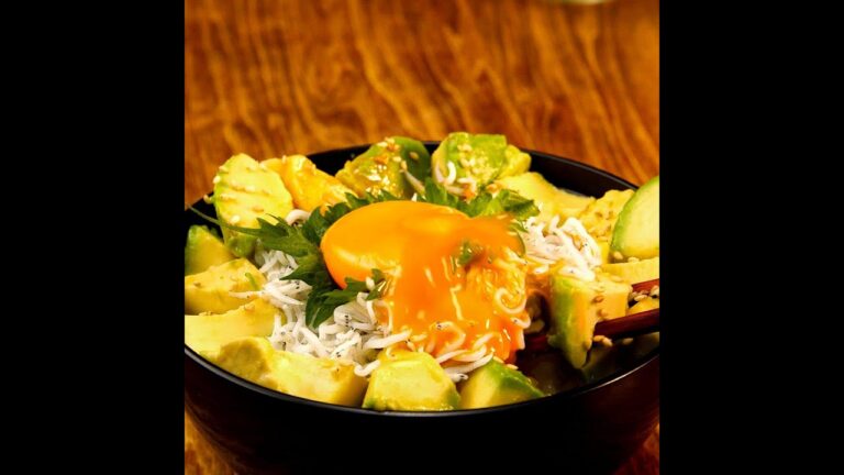 【のせるだけ簡単うま丼】しらすとアボカドのズボラ丼 / Shirasu & Avocado Donburi #Short