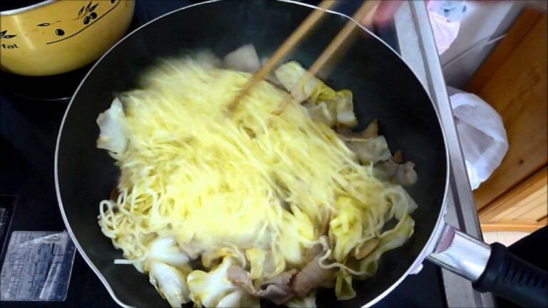 【レシピ】 豚肉とたっぷりキャベツのソース焼きそばの作り方 How to make the source chow mein