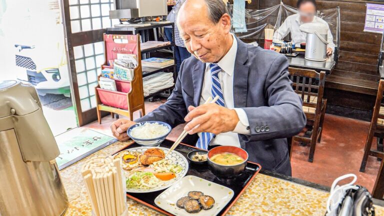 かつ丼！天ぷら！働く男たちを支えるガッツリ大衆食堂の爆売れ定食メシ丨Japanese Good Old Diner