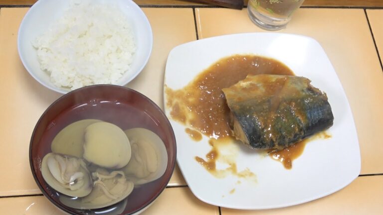 【爺ちゃんの朝飯】国産ハマグリのお吸い物とサバの味噌煮