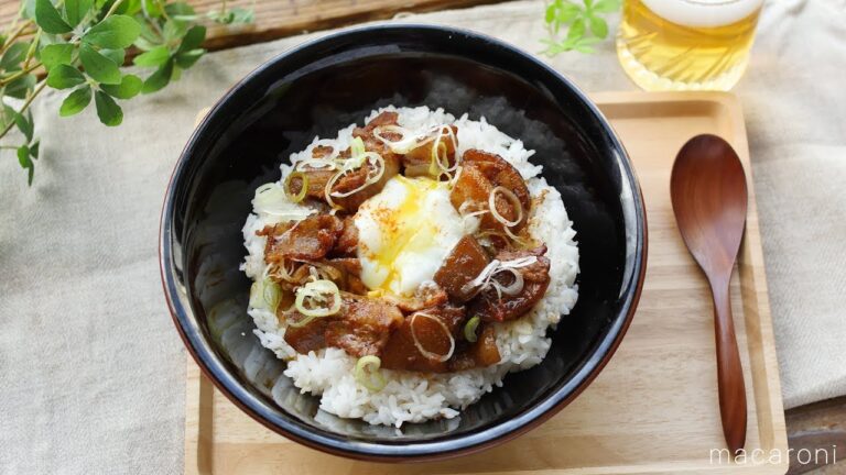 こってり味がたまらない！「豚バラ肉のどて煮風丼」のレシピ・作り方