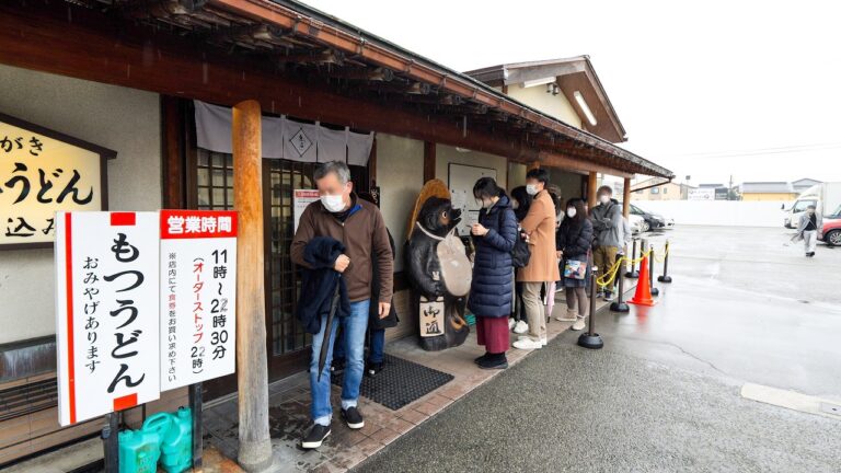 平日でも１日で１０００人来店。行列のできる北陸最強の怪物うどん店がスゴイ。丨JAPANESE FOOD