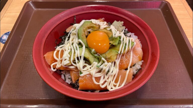 すき家に「アボカドユッケサーモン丼」が新登場したので食べてきました【新メニュー】