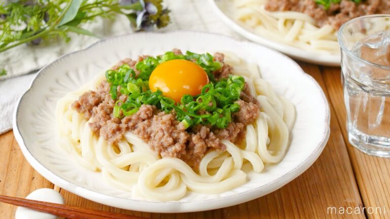 【肉味噌うどん】レンジでパパッと完結！冷凍うどんで簡単！食べ応え抜群♪｜macaroni（マカロニ）