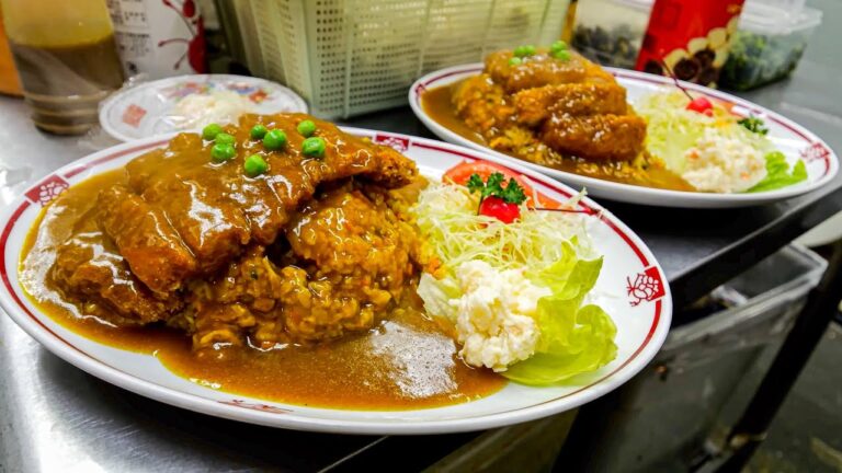 【長崎】カツカレー！炒飯！３００人前を軽々捌く驚異の鍋振り巨大厨房！