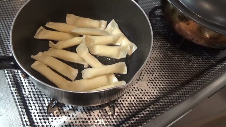 餃子の皮でおつまみ作り【パリパリチーズスティック】☆