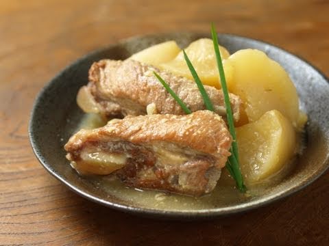 豚カルビと大根の味噌煮込み、筋肉料理人レシピ