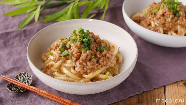 【汁なし麻婆うどん】大人気うどんレシピ！レンジでパパッと完成♪ランチにもおすすめ｜macaroni（マカロニ）