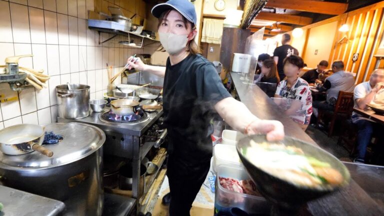 カツ丼！天ぷら！サラリーマン働く男達を支える高速提供うどん屋が凄い丨Incredible Japanese fast food