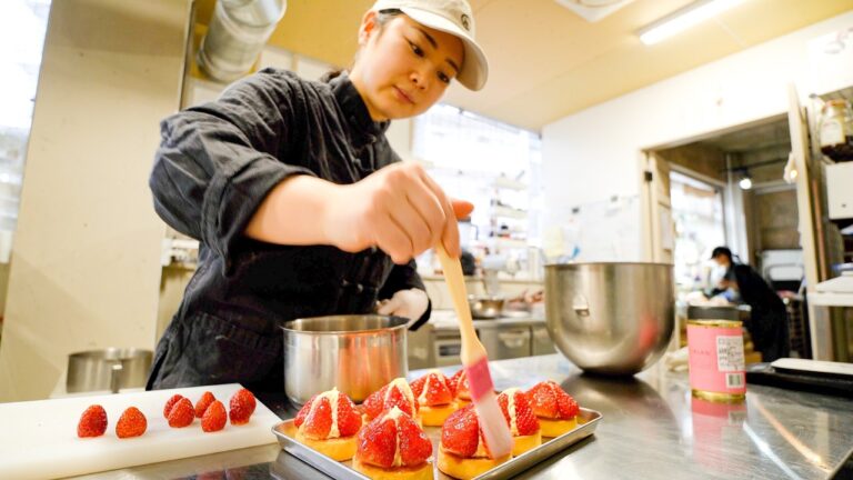 ケーキに焼き菓子！店内に可愛いスイーツが溢れる女性店主が営むケーキ屋さんに密着（人気スイーツ店まとめ）