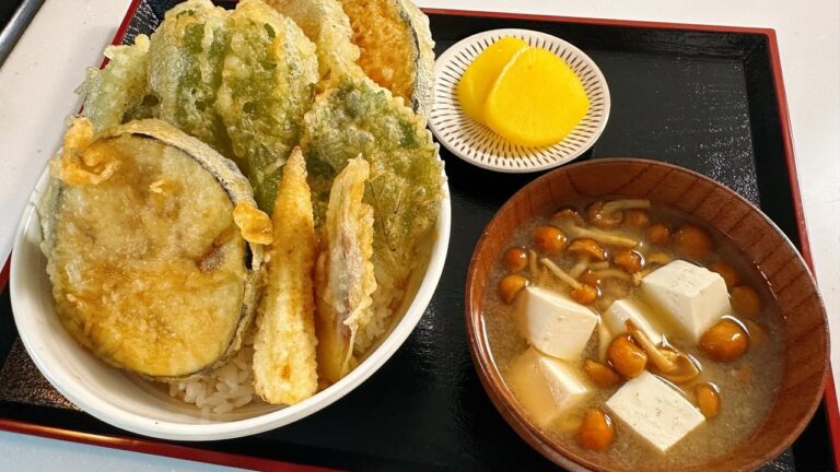 Summer Vegetables Tempura Rice Bowl / Tofu and Nameko Mushroom Miso Soup