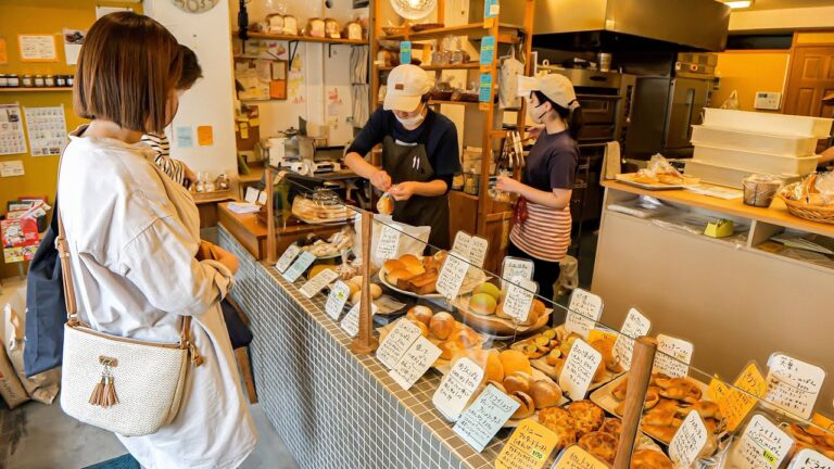 仲良しパン職人夫婦が一つ一つ大切に焼き上げる大人気のもちもちパン達。静かな住宅街に佇む愛情溢れるパン屋さん４選｜Amazing Skills of Japanese Bakers