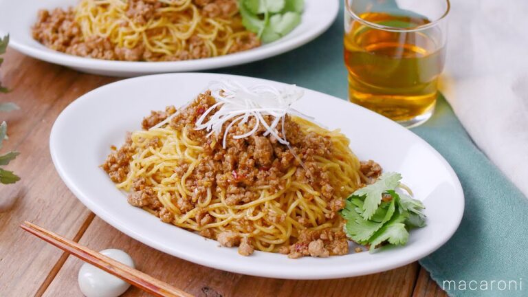 【汁なし担々麺】フライパンひとつで完成！焼きそば麺でお手軽♪｜macaroni（マカロニ）