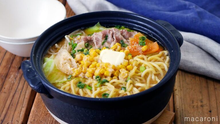 【みそラーメン鍋】手作りスープがおいしい！コーンとバターのトッピングでうまさ倍増♪｜macaroni（マカロニ）