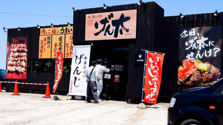 田んぼにポツンと大盛り大衆食堂！まさかのガッツリ系ボリューム満点定食が魅力的すぎた丨Japanese Good Old Diner