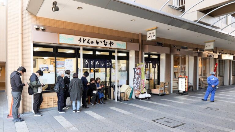 驚異的な人気を誇る名古屋の爆売れうどんそば屋がスゴい丨Japanese Street Food