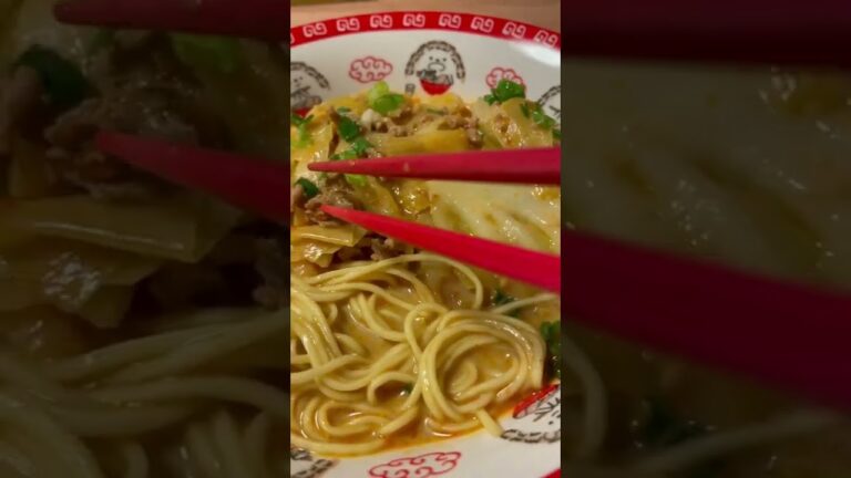 栄養士次女手作り坦々麺！鶏がらスープ豆乳オイスターソース豆板醤すりごまなどなど入れたそうです。美味しい！