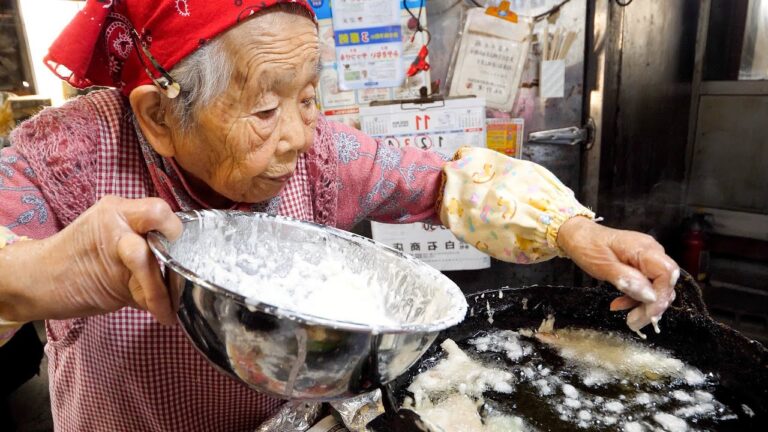 ８７歳スーパーおばあちゃんの超絶天ぷらさばきが炸裂するうどん屋さん丨Japanese Tempura Udon Noodles