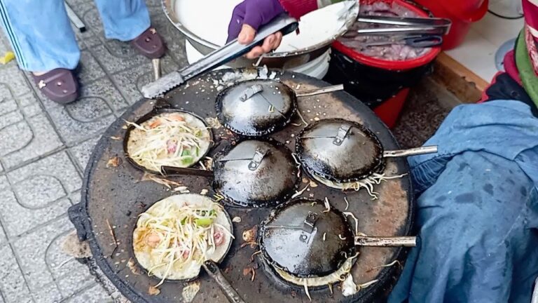 ベトナム風お好み焼きバインセオ